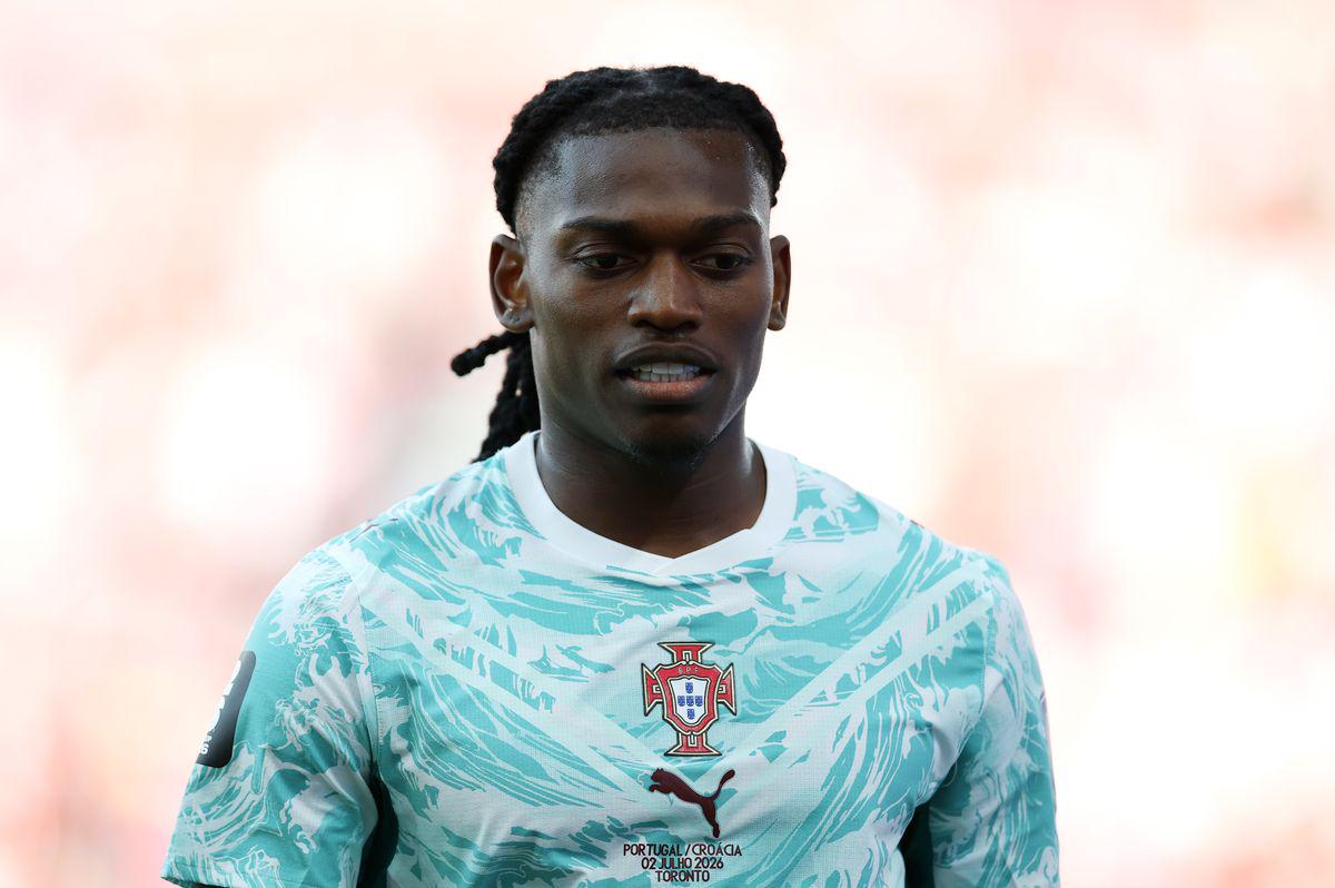 曼晚:莱奥希望离开米兰寻求新挑战,曼联很有可能签下他